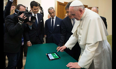 El Papa pide a los jóvenes no perder el tiempo en internet y la TV